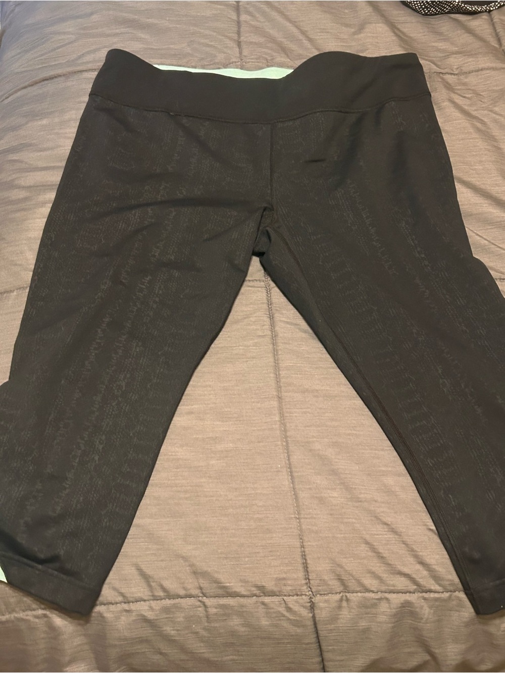 Under Armour Black Capri Workout Leggings